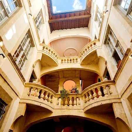 Monumental - Arenes - Maison Carree - Jardins A Pied *